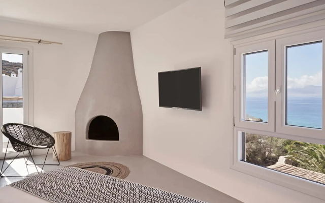 Hill Club Naxos