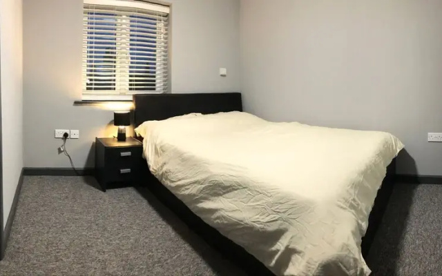 Room in House - Private En-suite Room In Town, Close To Hospital