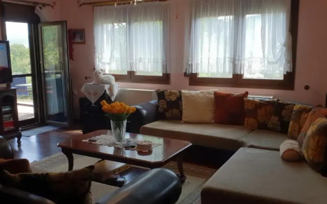 Mavridis House