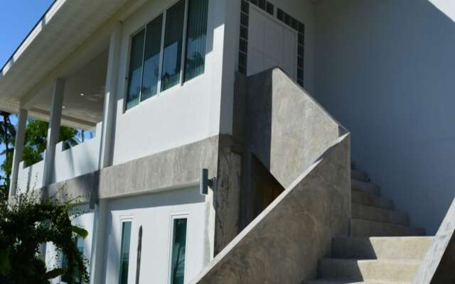 Апартаменты Coconut Bay Penthouse Apartment Ланта вид на фасад