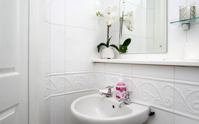2 Bedroom Flat With Garage Parking