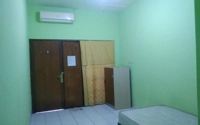 OYO Life Kost ijo Tembok Tinggi