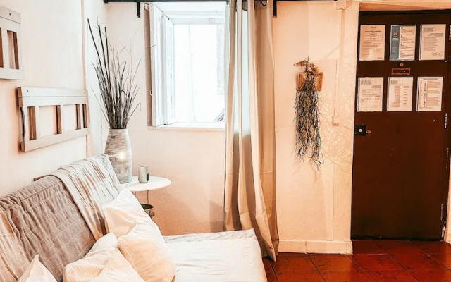 Typical Lisbon Apartment By Gt House