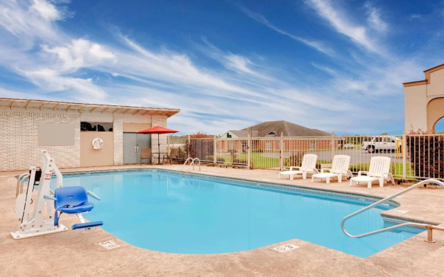 Motel 6 Morrilton, AR