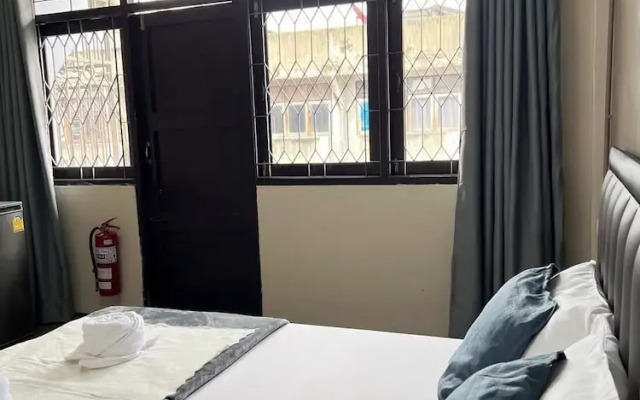 The Cage Yan Nawa