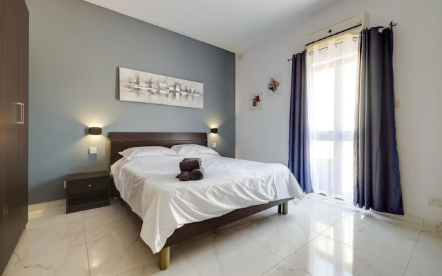Modern 1BR Apartment Steps From the Promenade