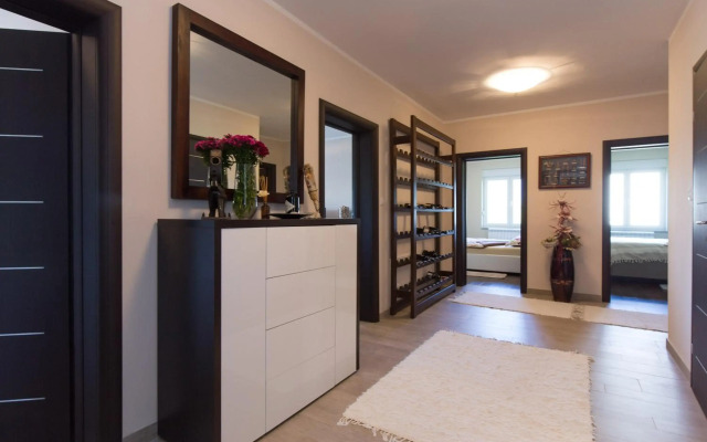Deluxe Sea View Apartment Mate Balote
