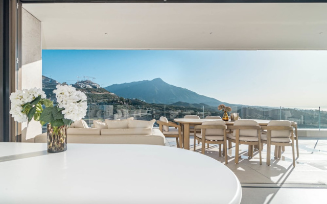 RLQ - Modern 2 Bed Apt With Rooftop Plunge Pool