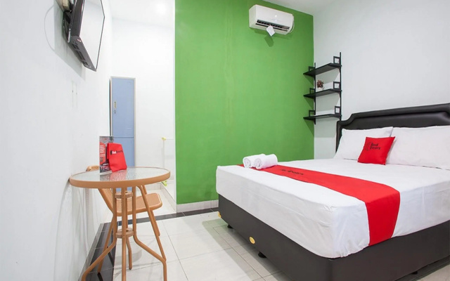 RedDoorz Syariah near DBL Arena 2