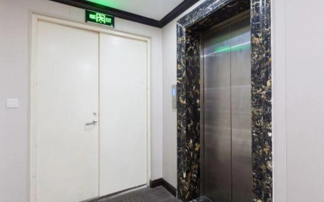 99 Preferred Hotel (Shanghai Film Park Chedun Station Branch)