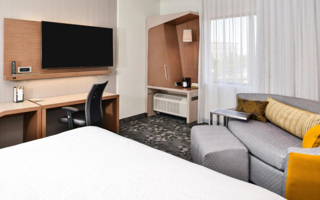 Courtyard by Marriott Charlotte Northlake