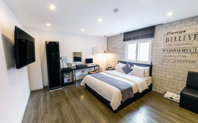 Gray Hotel