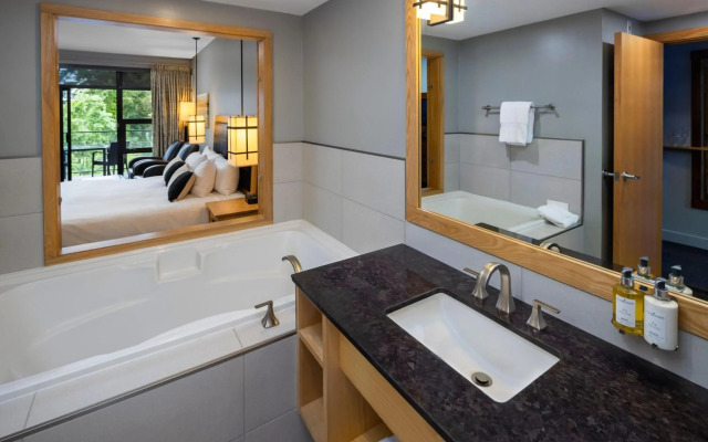 Brentwood Bay Resort - Adults Only (16+)