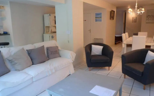 Houses  Villas for 8 People