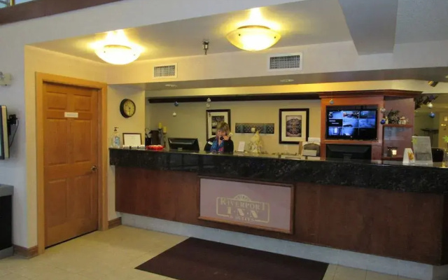 Express Suites Riverport Inn & Suites