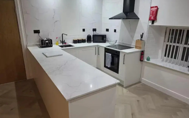 Liverpool Penthouse - Sleeps 8 - City Centre