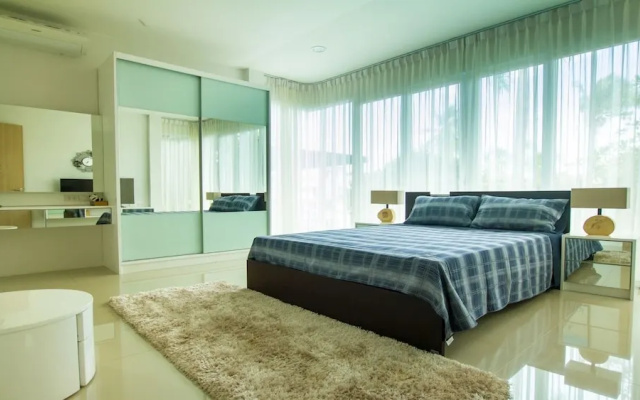 Luxury 5br Pool Villa and Sport Center