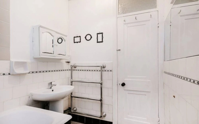 Spacious Apartment Near Hyde Park