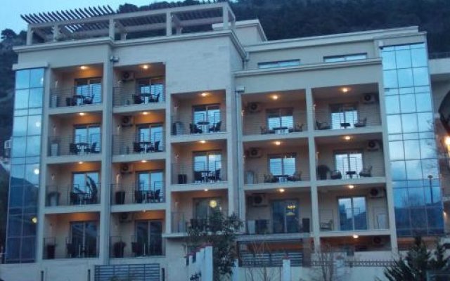 Апартаменты Mijovic Apartments Черногория, Будва - 1 отзыв об отеле, цены и фото номеров - забронировать отель Mijovic Apartments онлайн вид на фасад