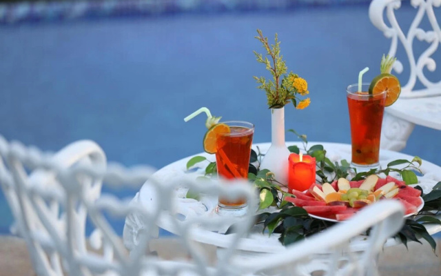 Contour Island Resort & Spa