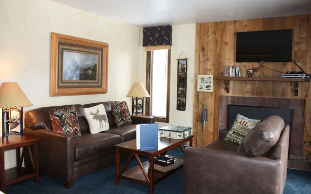Four O'clock Lodge B14