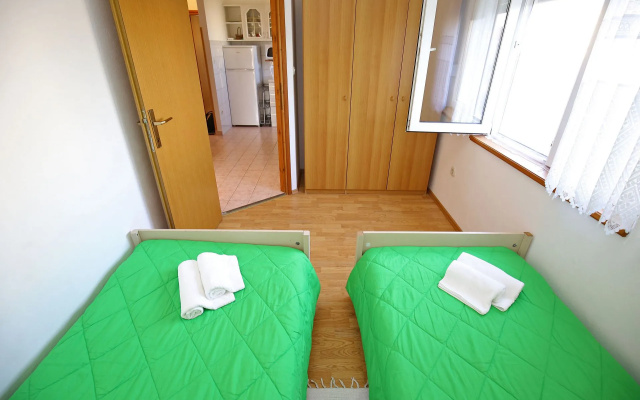Apartment Vera - 150 m from sea: A1 Sukosan, Zadar riviera