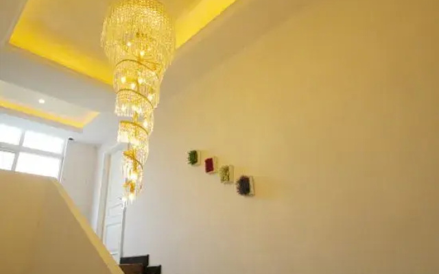 Shanghai Maritime Phoenix theme Hotel