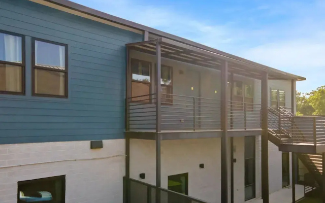 East Austin Condo - 2 Bedrooms & Parking