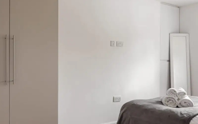 Modern Kensington Studio