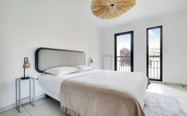 Elegant Apartment - 1 Bedroom/2 Bedrooms - Close to Paris & La Defense