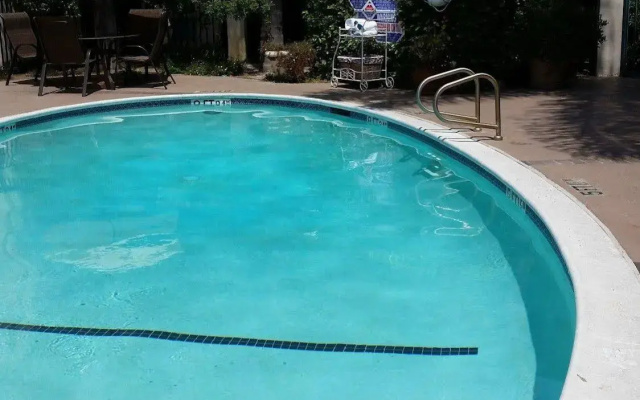 Tarzana Inn