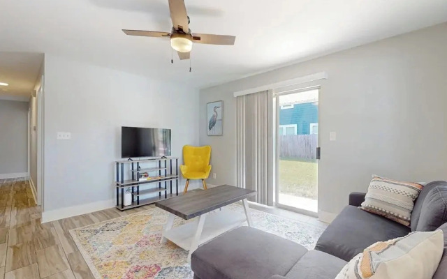 Cozy Duplex Spacious Close to Everything