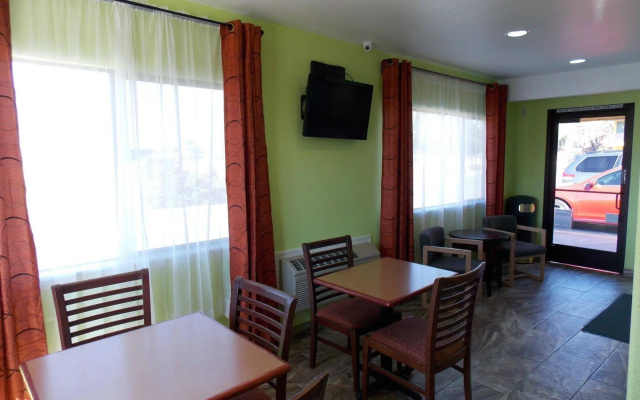 Apex Inn