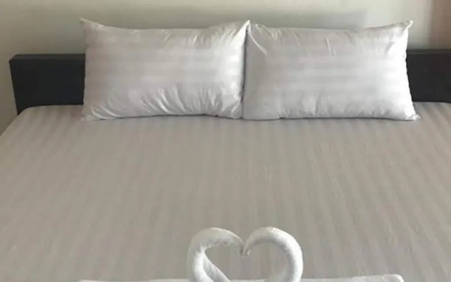 Lert Sri Hotel