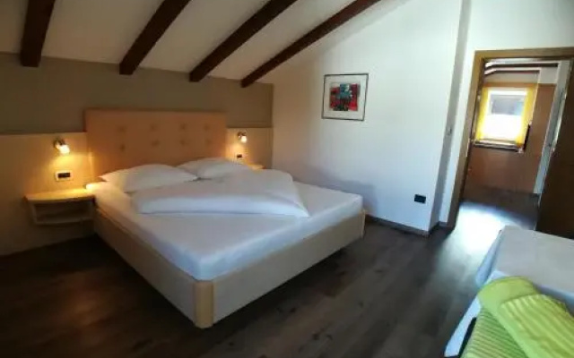 Garni Hotel Sirmian