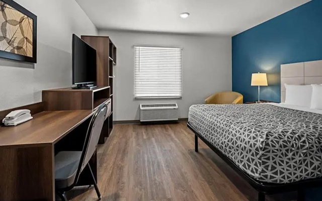 Woodspring Suites Loves Park Rockford