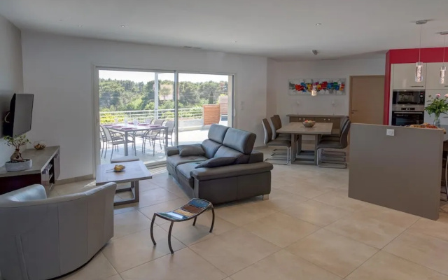 Luxury villa with private pool in Cesseras