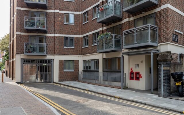 Апартаменты Hoxton 2 Bed Apartment by BaseToGo вид на фасад