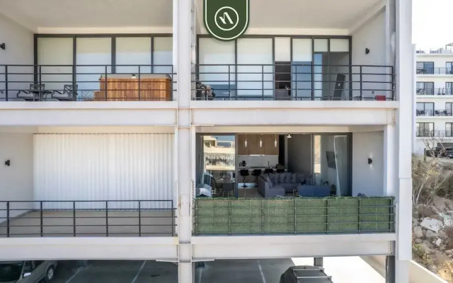 New 2 BR Condo With Private Terrace - BBQ