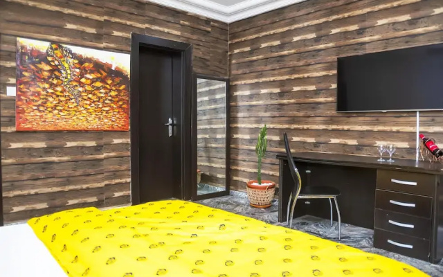 Lineech Apartments