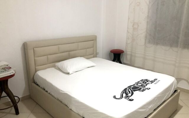 Апартаменты Apartment With 2 Bedrooms in Durrës, With Wonderful sea View and Furnished Terrace - 10 m From the Beach Дуррес вид на фасад