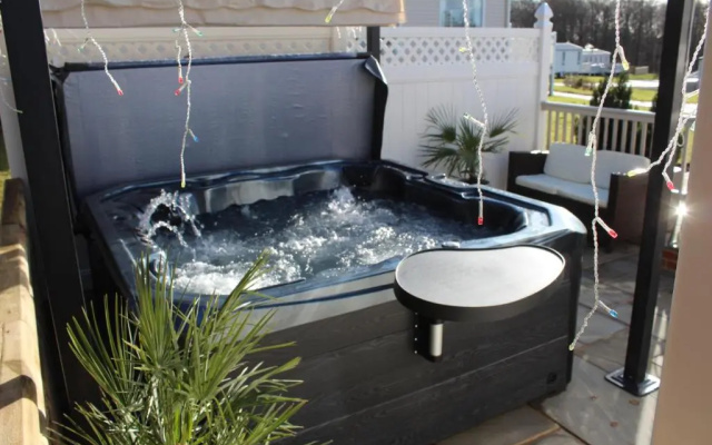 moonflower lodge Hot Tub