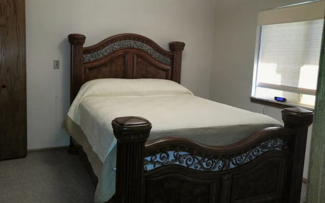 Lewellen Lodge