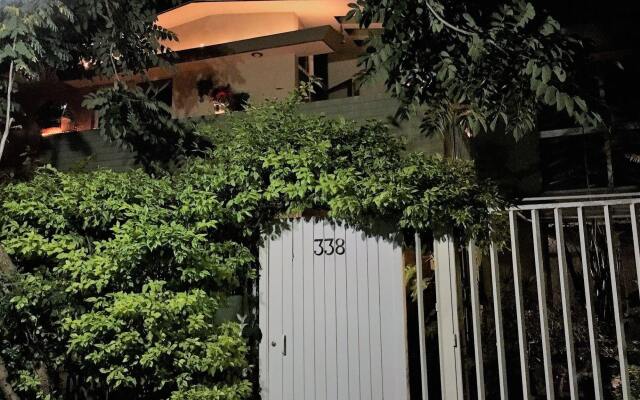 Отель Dickinson Guest House вид на фасад