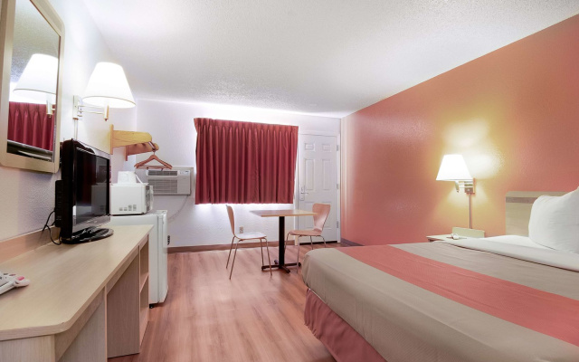 Motel 6 Colby
