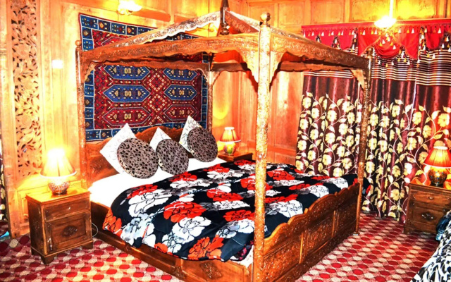 Отель Swan Group Of Houseboats