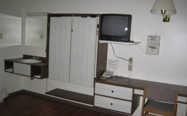 Motel Manic 2000