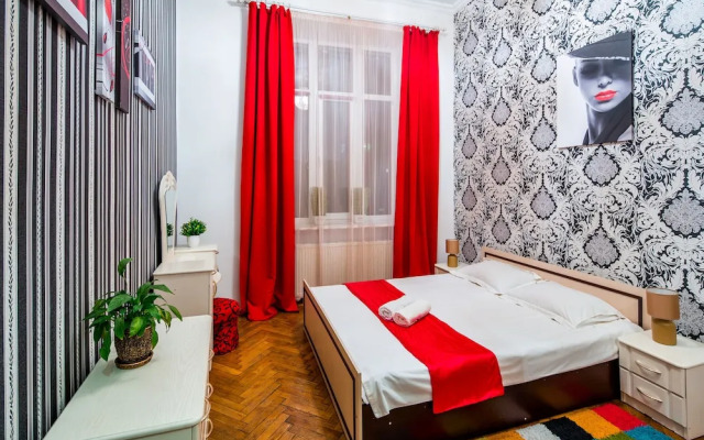 Three bedrooms & studio in the Center