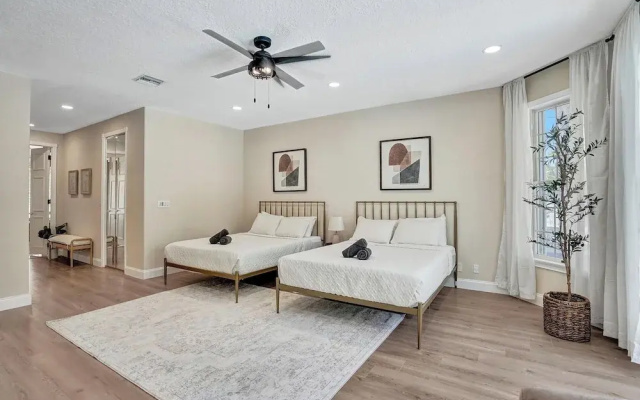 6BR Hollywood Lakes Home with Pool & Spa