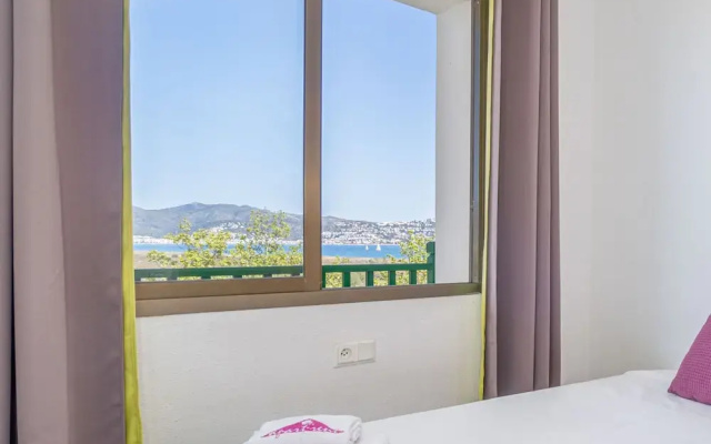 Apartment in Empuriabrava Near Sandy Beach